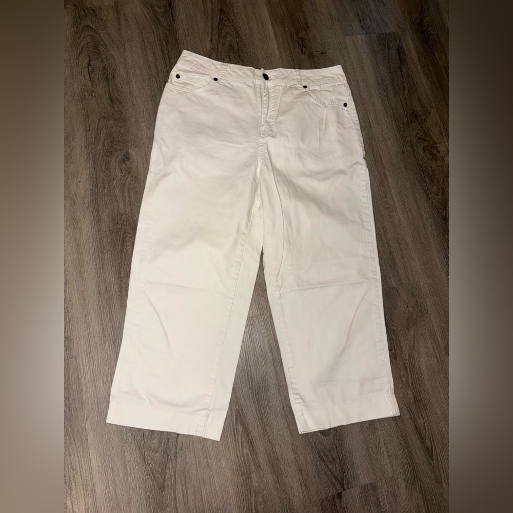 Denver Hayes | White Capris